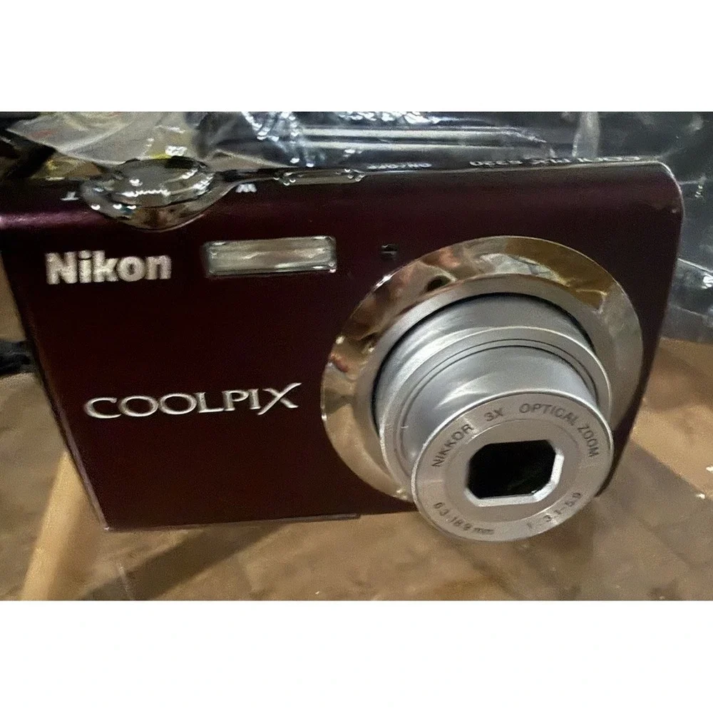 Nikon COOLPIX S220 10MP Digital Camera Plum Bundle W/Battery, Charger, Case Etc.